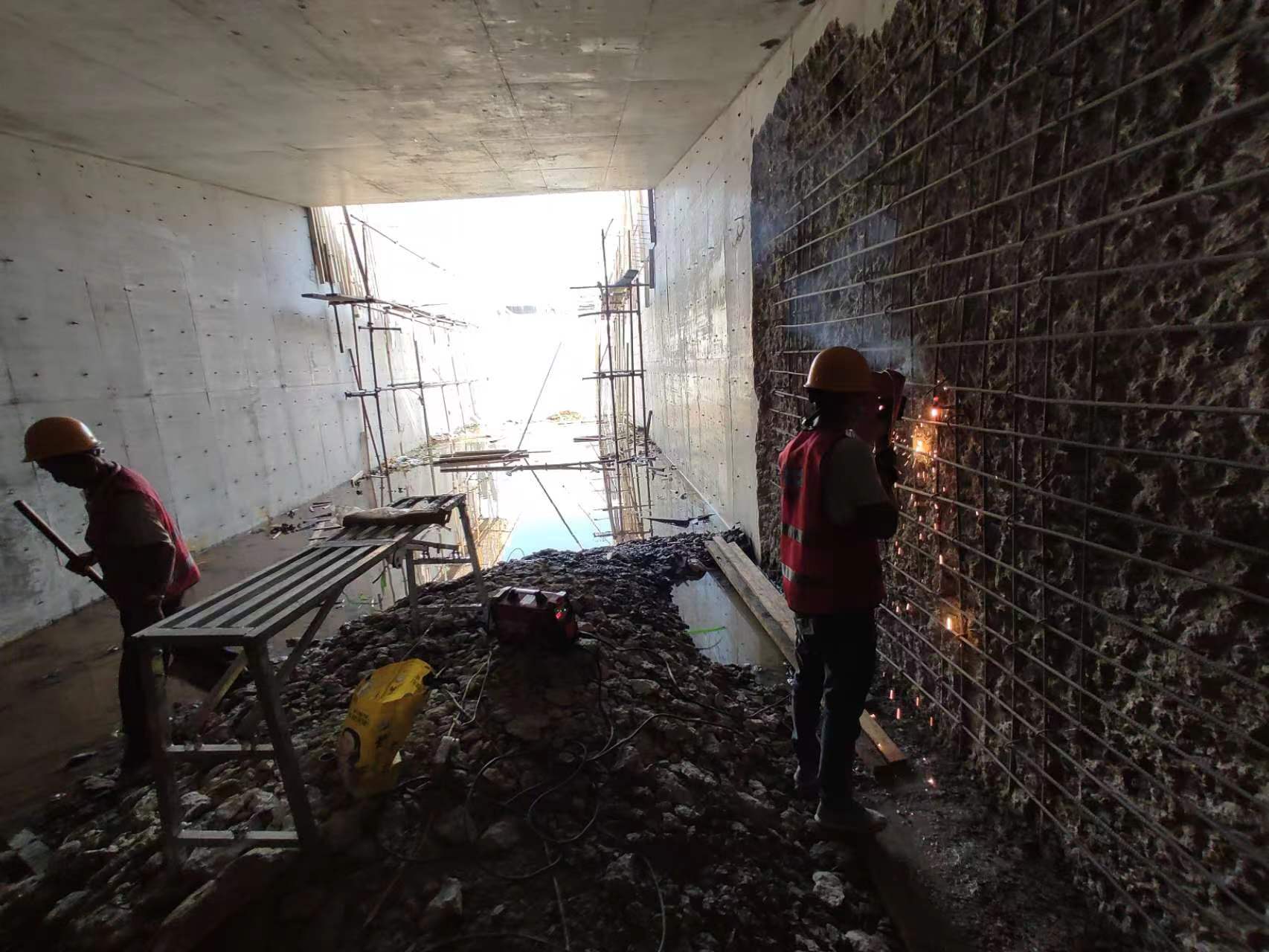 黑龙江挖断承重墙导致楼体开裂，加固施工方案出炉